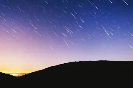 Ilustrasi meteor (foto: Austin Schmid/unsplash)