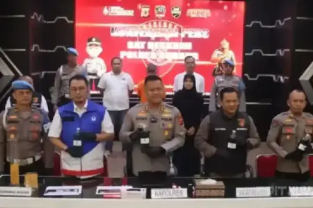 Polres Subang mengungkap praktik pemalsuan Pertalite bersubsidi di Kalijati. Satu tersangka diamankan dan terancam pidana 6 tahun penjara.