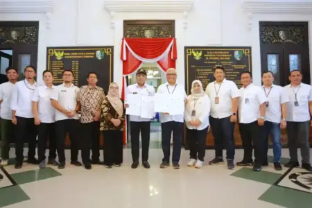 Pembangunan dryer, RMU, dan silo di Madura resmi dimulai lewat MoU BULOG-Pemkab Sampang. Fasilitas ini solusi untuk petani yang selama ini kesusahan.