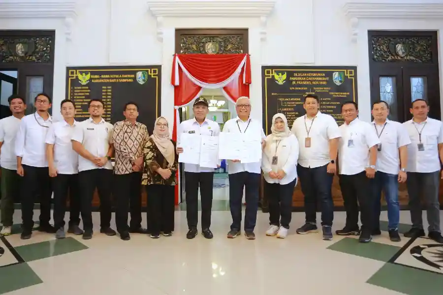 BULOG dan Pemkab Sampang Sepakati Hibah Lahan untuk Gedung Pasca Panen Modern di Madura Pembangunan dryer, RMU, dan silo di Madura resmi dimulai lewat MoU BULOG-Pemkab Sampang. Fasilitas ini solusi untuk petani yang selama ini kesusahan.