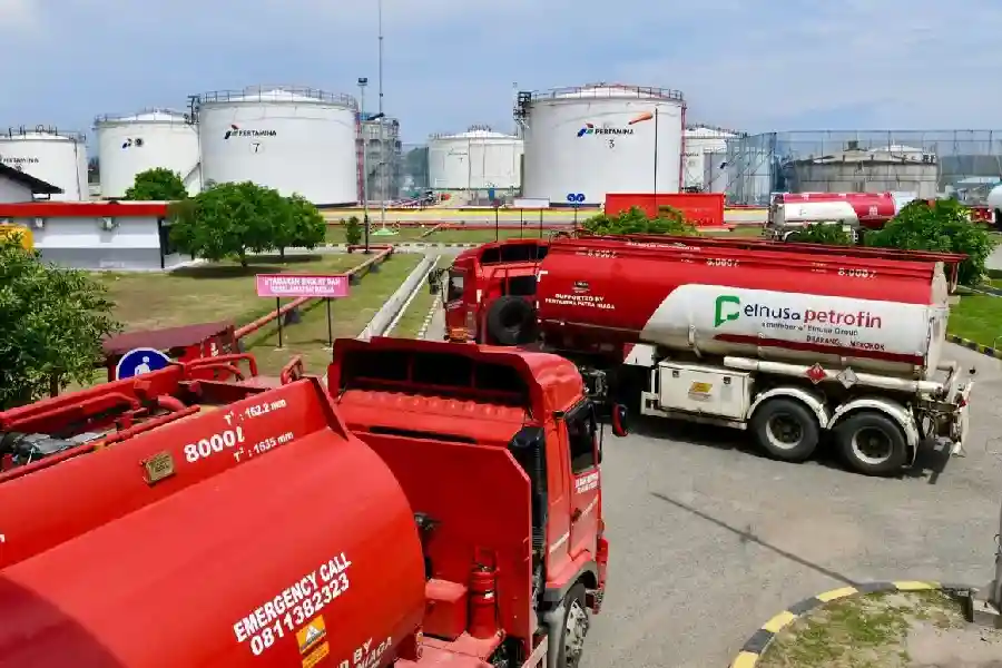 Banjir Bandang Lumpuhkan Akses Bireuen, Pertamina Kerahkan Relawan AMT Pastikan Pasokan Energi Tetap Tersalur Pertamina mengerahkan relawan AMT untuk menjaga suplai BBM ke Bireuen setelah banjir bandang melumpuhkan akses utama dan mengisolasi wilayah.