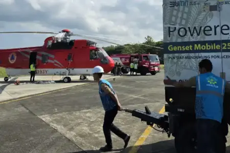 PLN bersama BNPB dan TNI menerbangkan genset ke RSUD Datu Beru Takengon untuk menjaga layanan kesehatan setelah akses darat terputus akibat bencana.