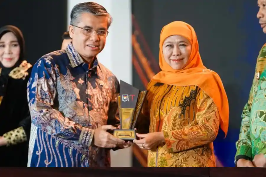 Jawa Timur Raih Penghargaan Penyerapan Tenaga Kerja dengan Fiskal Tinggi Jawa Timur meraih penghargaan Penyerapan Tenaga Kerja dengan Fiskal Tinggi berkat capaian penurunan pengangguran dan peningkatan angkatan kerja.