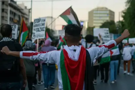 Militer Israel Klaim Tewaskan Komandan Produksi Senjata Hamas di Jalur Gaza Arsip foto aksi unjuk rasa di Athena. Gerakan solidaritas untuk rakyat Palestina ini juga uncul di beberapa negara (foto: Iason Raissis, unsplash)