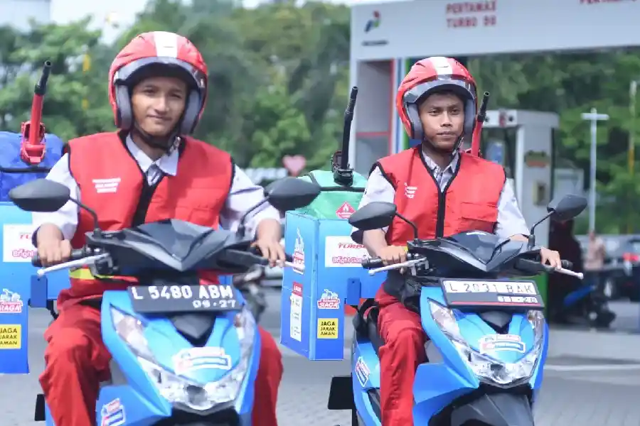 Pertamina Pastikan Pasokan Energi Aman Jelang Natal 2025 dan Tahun Baru 2026 Pertamina memastikan pasokan BBM, LPG, dan Avtur aman serta distribusi energi andal untuk mendukung kelancaran Natal 2025 dan Tahun Baru 2026.