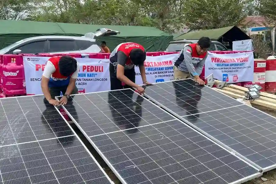 Pertamina Hadirkan PLTS di Posko Pengungsian Aceh Tamiang untuk Dukung Pemulihan Pascabencana Pertamina menyalurkan PLTS ke posko pengungsian Aceh Tamiang guna menyediakan listrik ramah lingkungan bagi warga terdampak bencana.