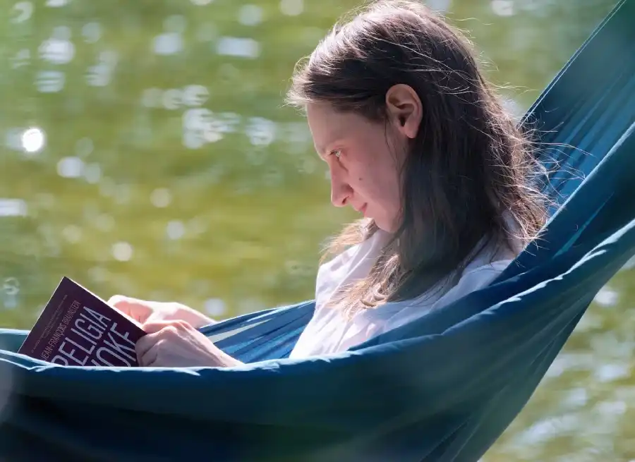 Slow Living: Gaya Hidup yang Bikin Hidup Lebih Tenang dan Sehat